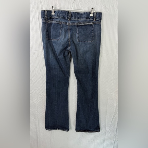 Vintage Old Navy Medium Wash Y2K Flared Low Rise Denim Jeans, Size 14 Stretch - Picture 4 of 12